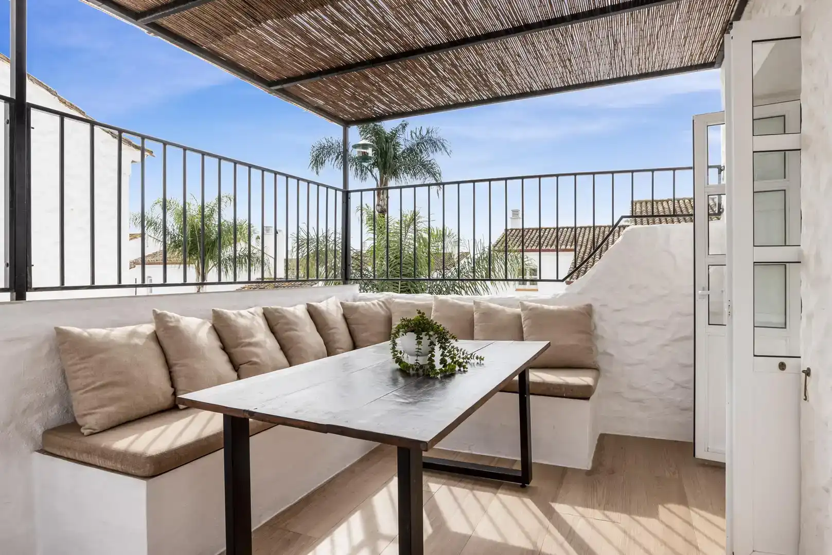 Terrassa de Pis en venda en Estepona amb Aire condicionat, Piscina i Balcó