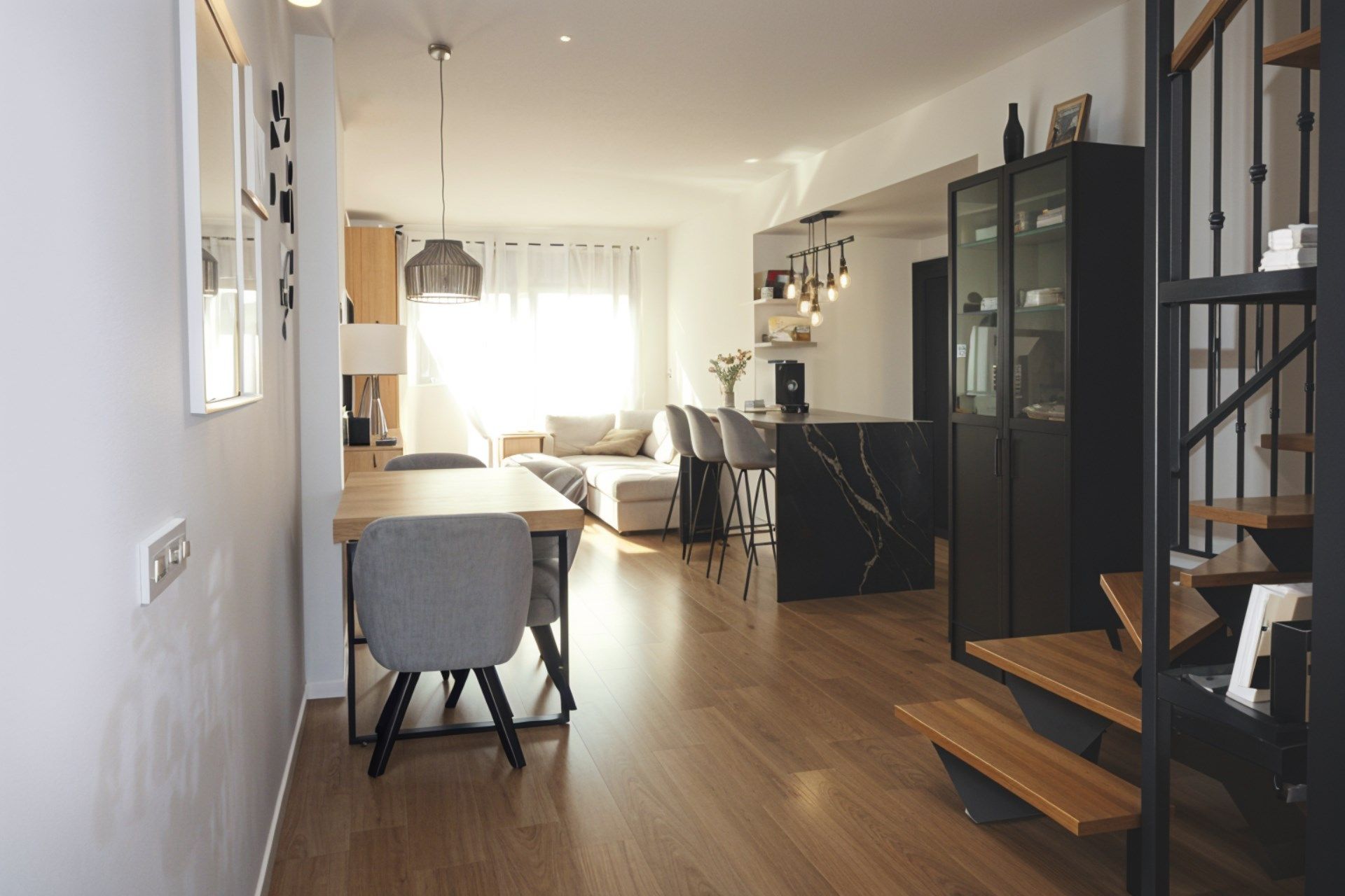 Sala d'estar de Dúplex en venda en Figueres amb Calefacció, Terrassa i Traster