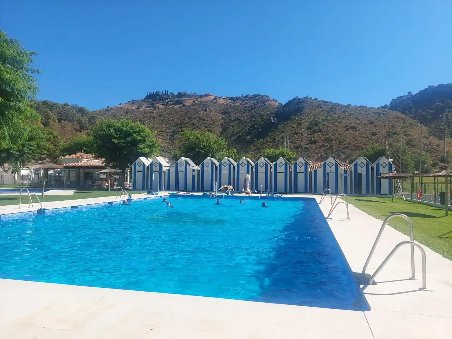 Schwimmbecken von Maisonette zum Verkauf in Benahavís mit Klimaanlage, Terrasse und Möbliert