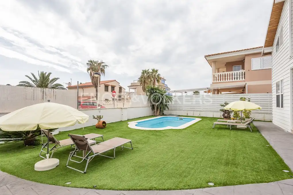 Casa o xalet en venda a Carrer la Plana Baixa, La Torre - Playa de Chilches
