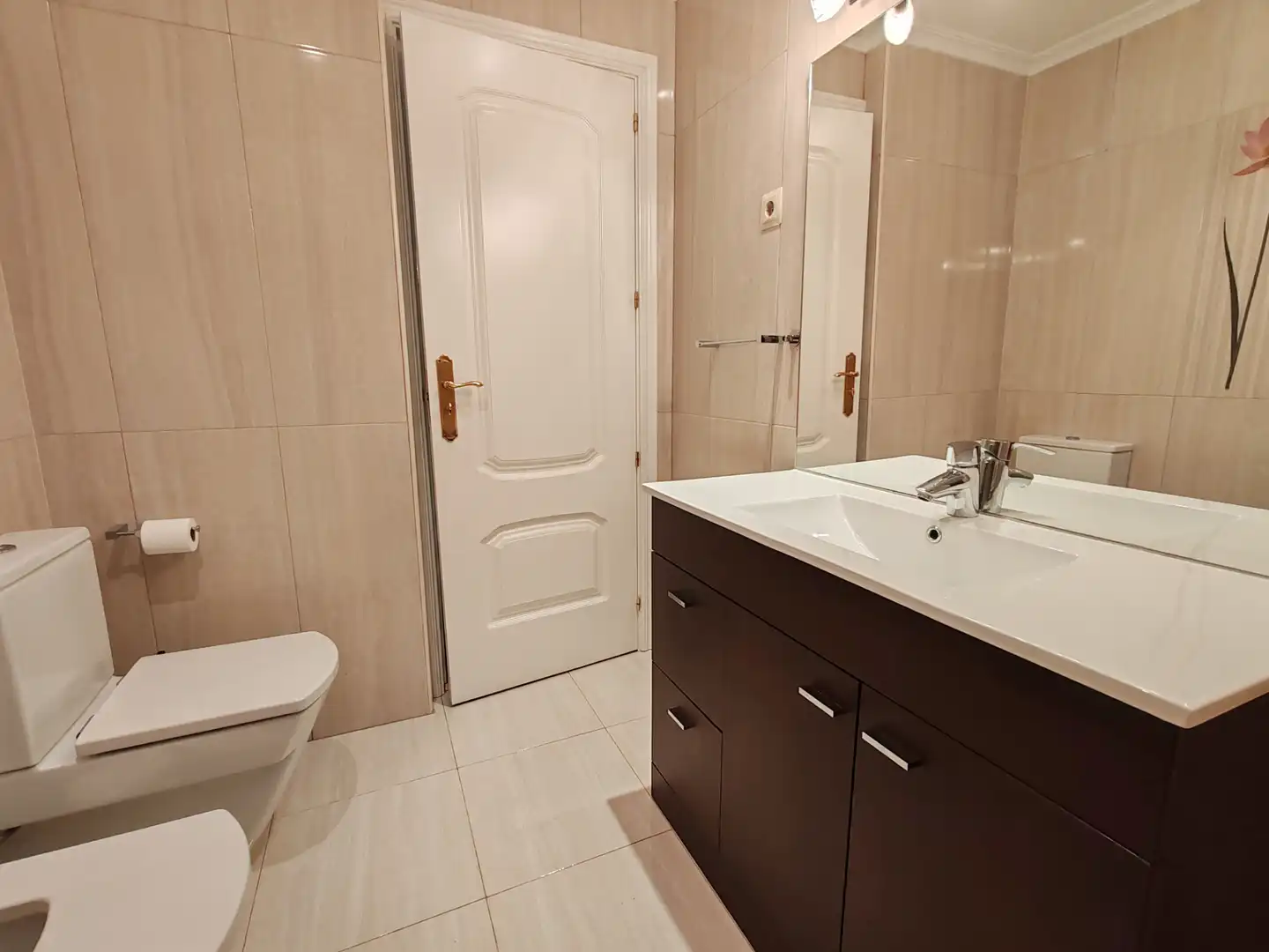 Badezimmer von Wohnung zur Miete in Madrid mit Klimaanlage, Parkett und Möbliert