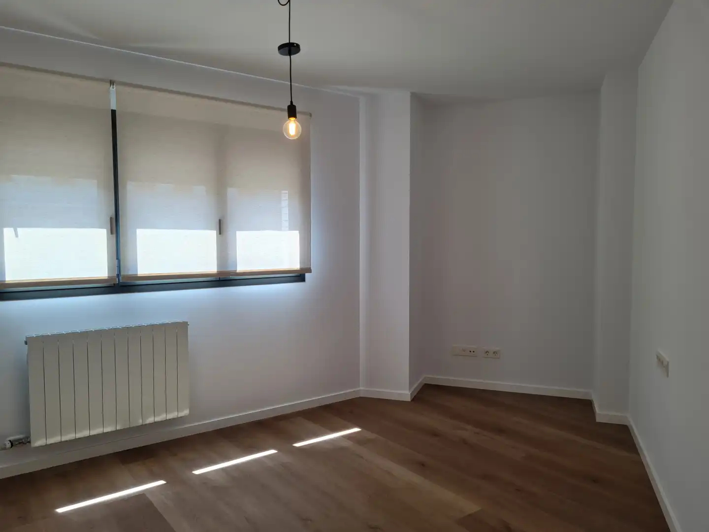 Dormitori de Pis de lloguer en Girona amb Aire condicionat, Calefacció i Parquet