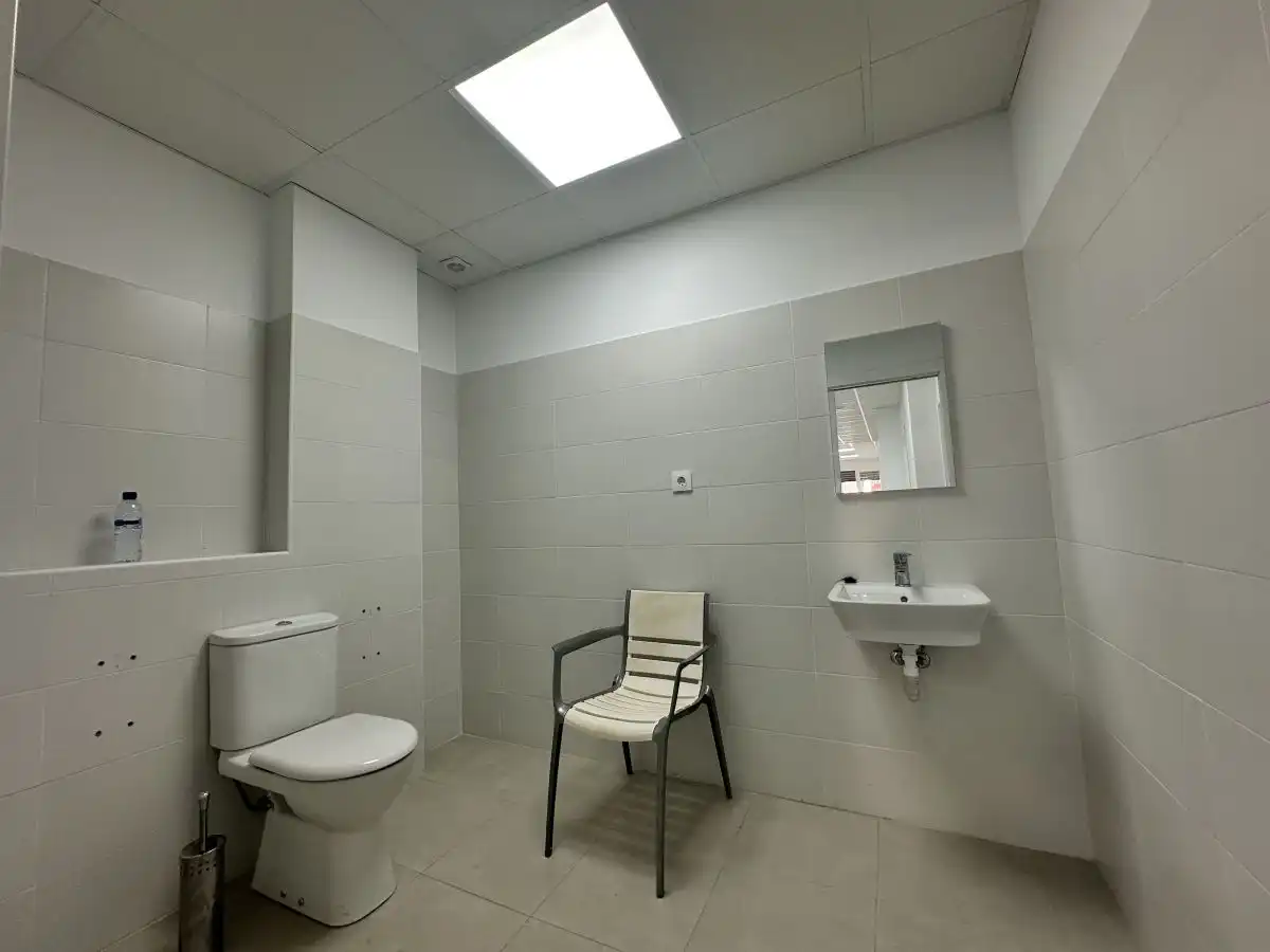 Baño de Local de alquiler en Algímia de Alfara