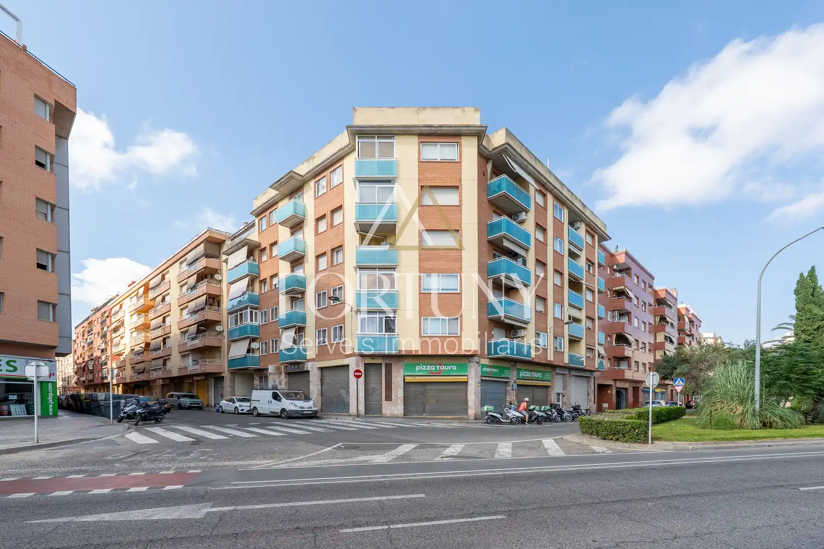 Vista exterior de Pis en venda en Reus amb Aire condicionat i Balcó