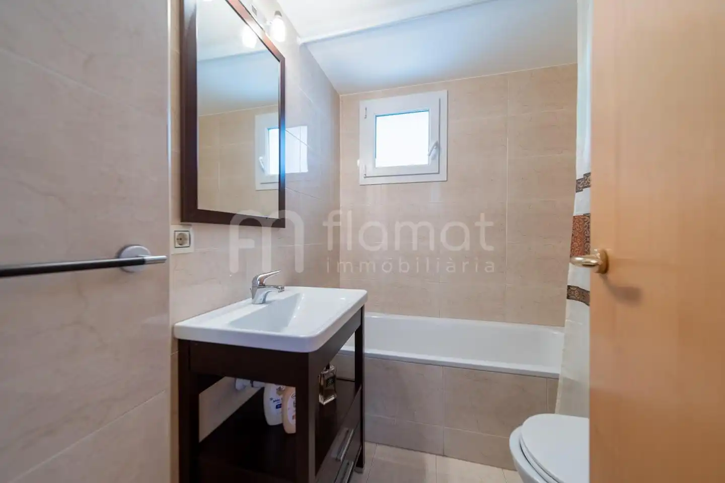 Bathroom of Ground floor for sale in Roses  with Air Conditioner and Terrace
