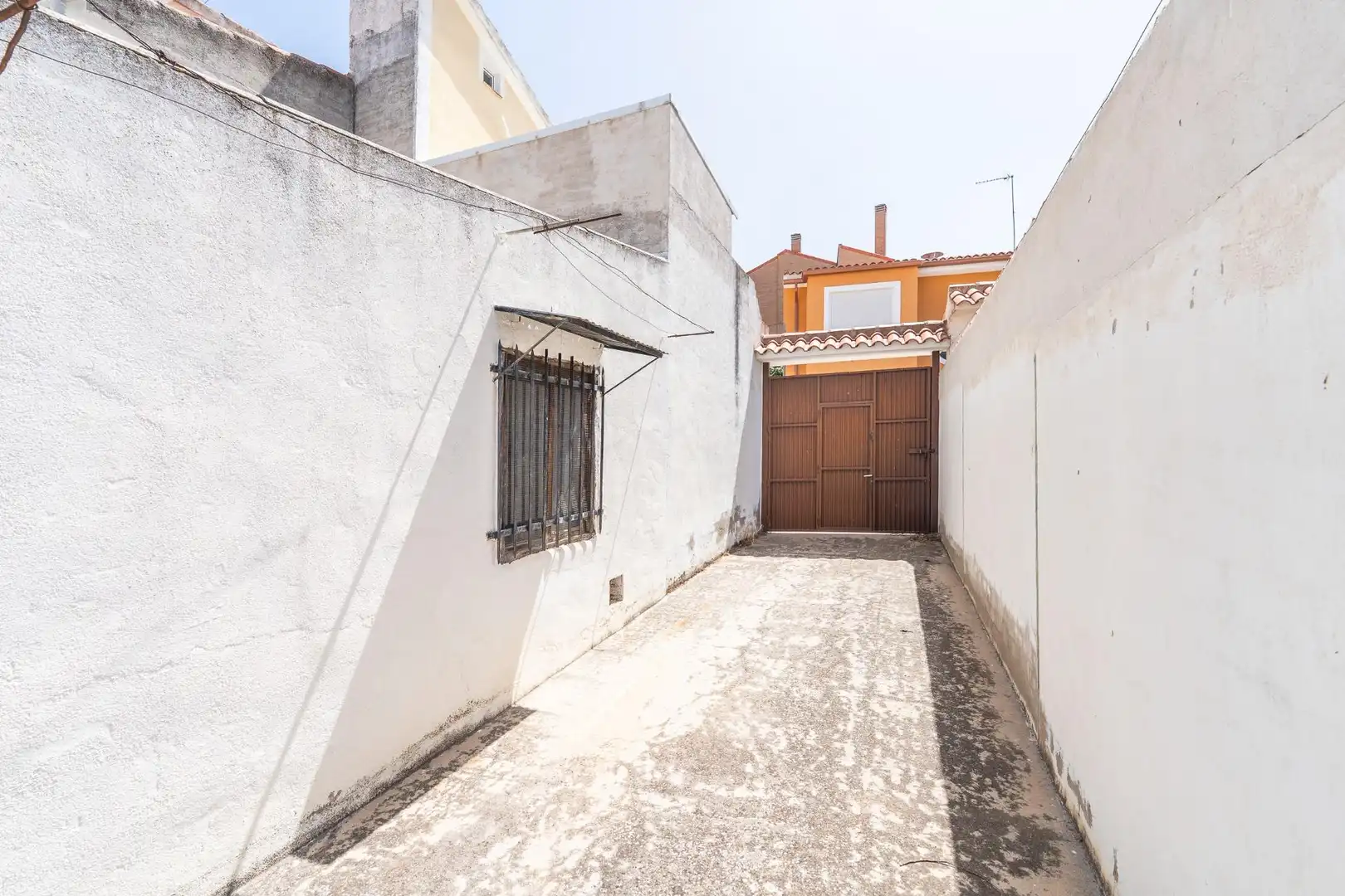 Vista exterior de Casa o xalet en venda en Yuncler amb Aire condicionat, Calefacció i Jardí privat