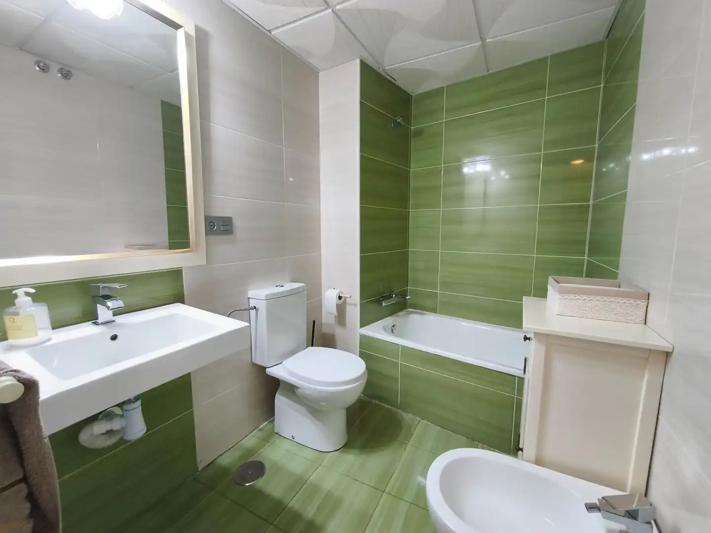 Badezimmer von Büro zum Verkauf in Huelva