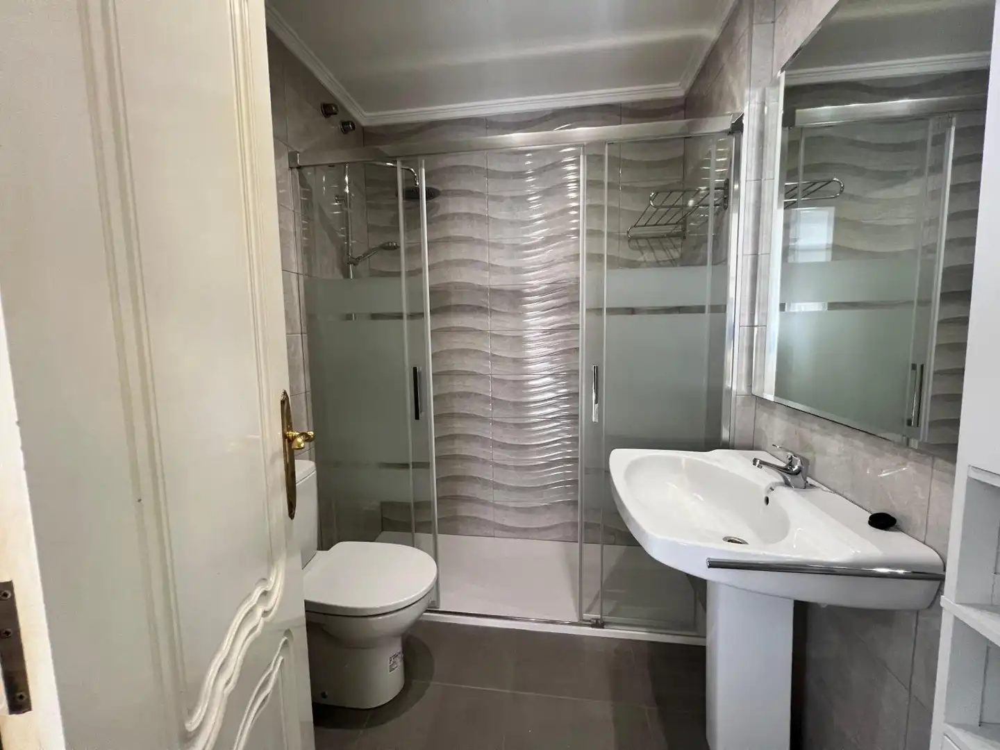 Baño de Piso de alquiler en Elche / Elx con Aire acondicionado y Amueblado