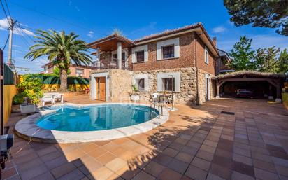 Exterior view of House or chalet for sale in Pozuelo de Alarcón  with Swimming Pool