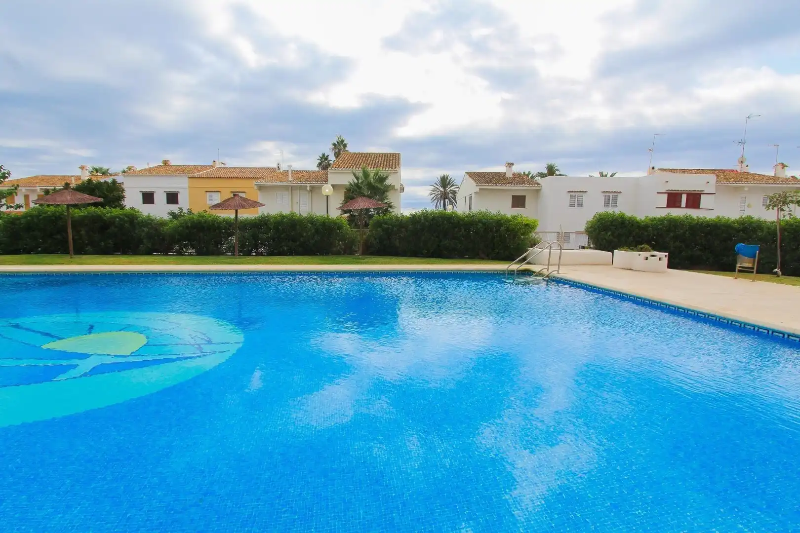 Piscina de Casa adosada en venda en El Puig de Santa Maria amb Jardí privat, Terrassa i Balcó