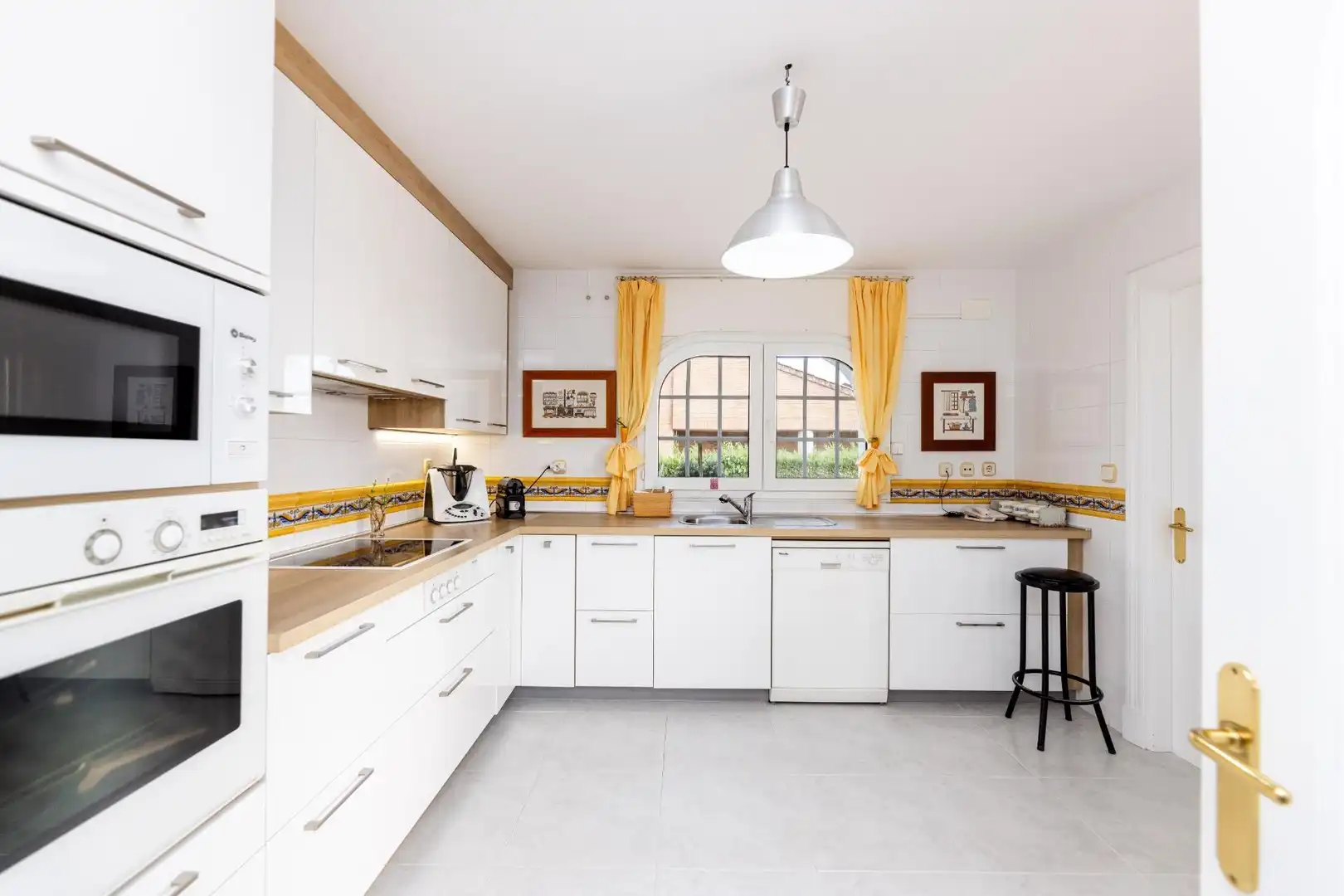 Cocina de Casa o chalet en venta en Torrelodones con Calefacción, Jardín privado y Terraza