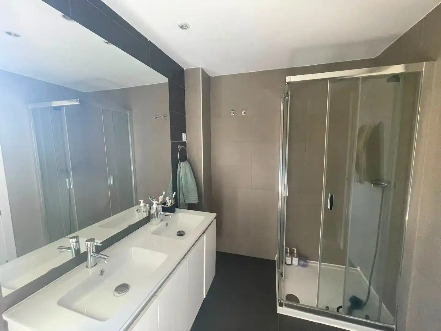 Baño de Piso en venta en Pinto con Aire acondicionado, Jardín privado y Piscina