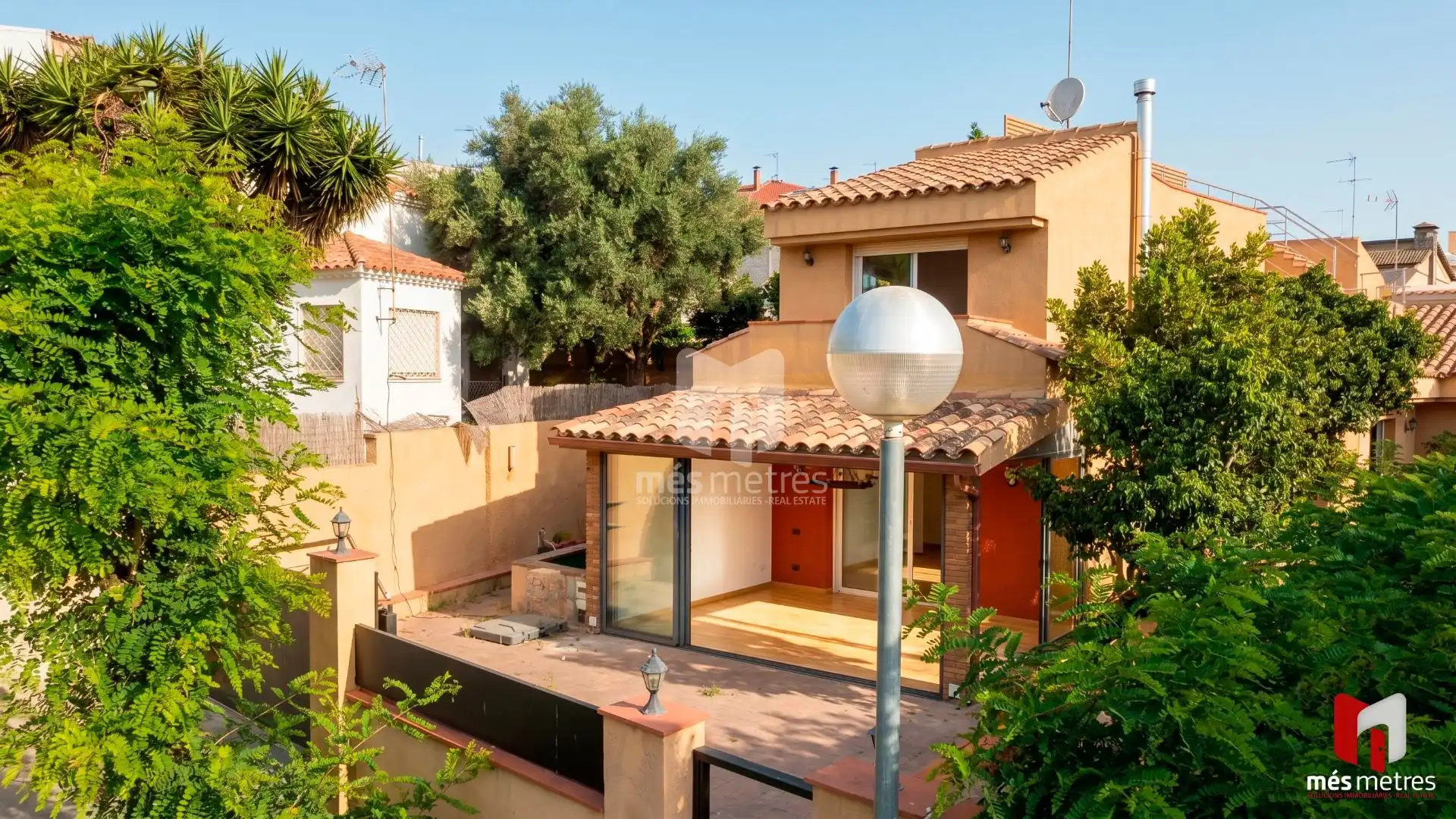 Vista exterior de Casa o chalet de alquiler en El Masnou con Calefacción, Jardín privado y Trastero