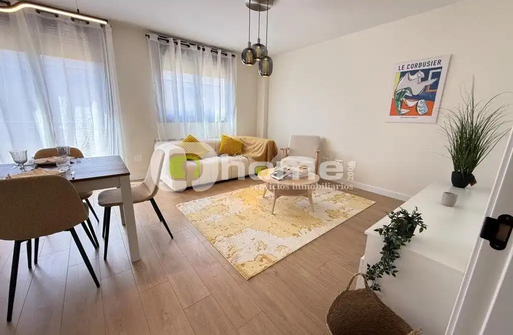 Sala d'estar de Casa adosada en venda en Morales de Toro amb Calefacció, Jardí privat i Moblat