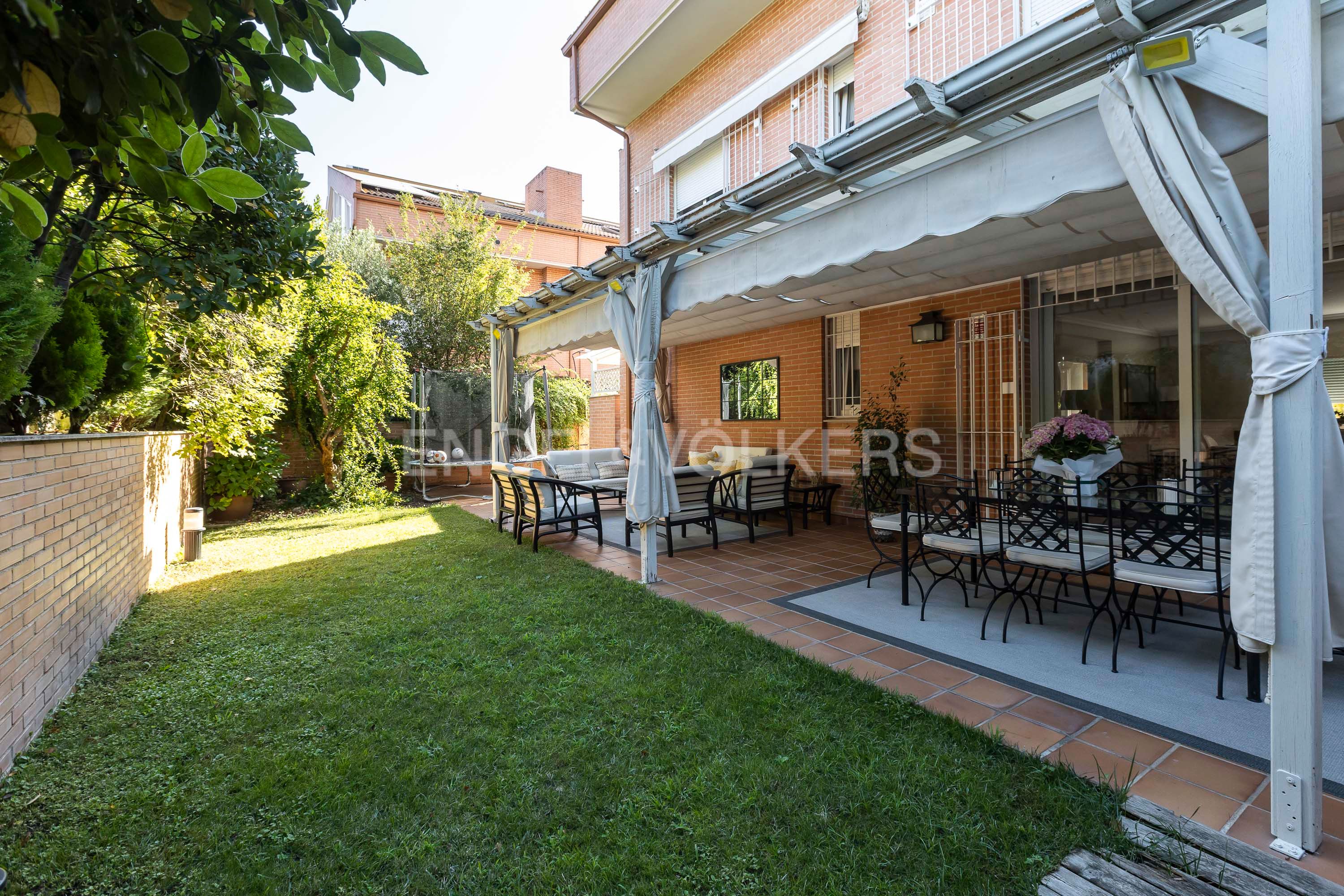 Terrassa de Casa o xalet de lloguer en  Madrid Capital amb Aire condicionat, Calefacció i Jardí privat