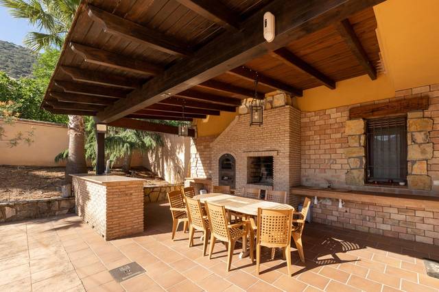 Casa-chalet en Venta en Avenida de Colomera, 1 en Colomera