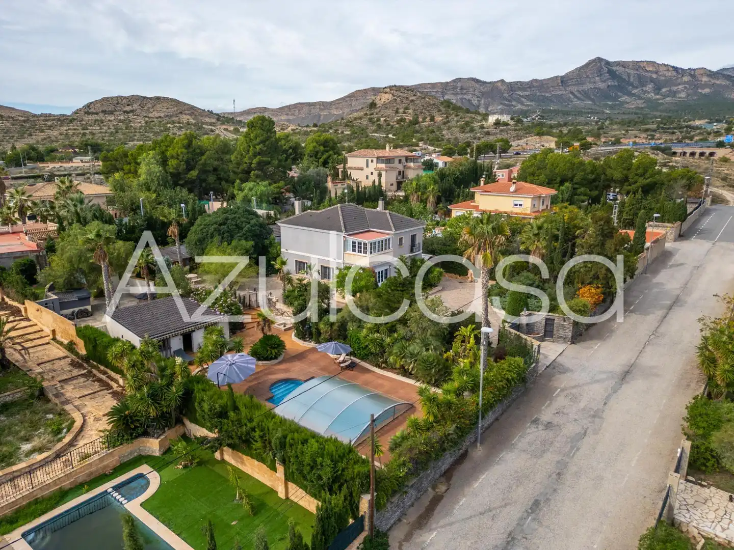 Vista exterior de Casa o xalet en venda en Alicante / Alacant amb Aire condicionat, Jardí privat i Terrassa