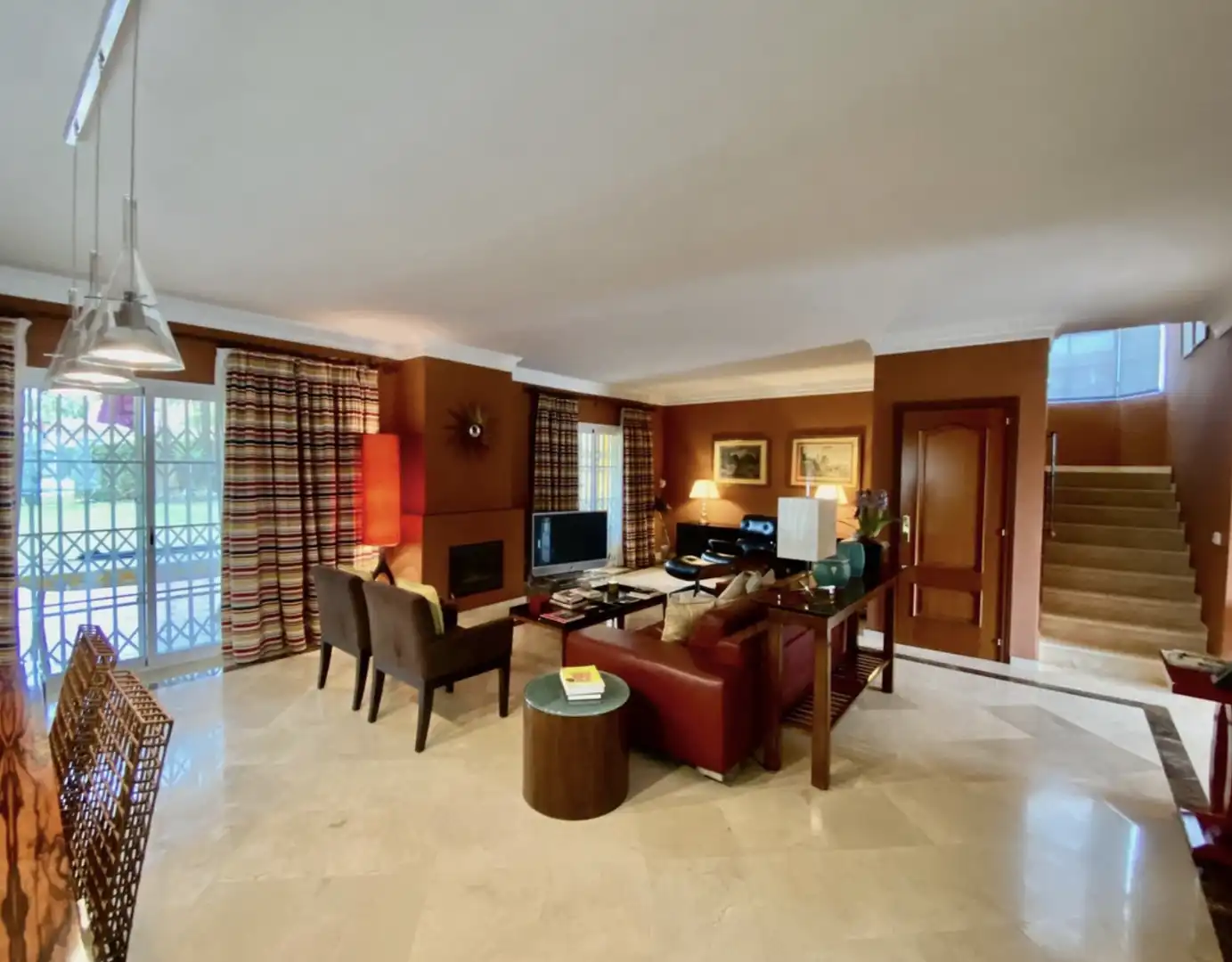 Sala d'estar de Casa o xalet en venda en Estepona amb Aire condicionat, Calefacció i Jardí privat