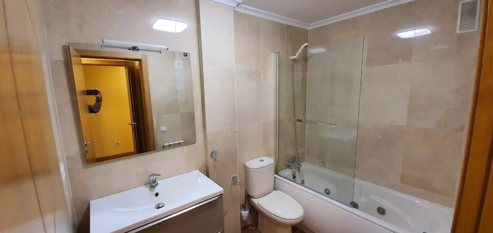 Bathroom of Attic for rent in  Logroño  with Air Conditioner, Heating and Parquet flooring
