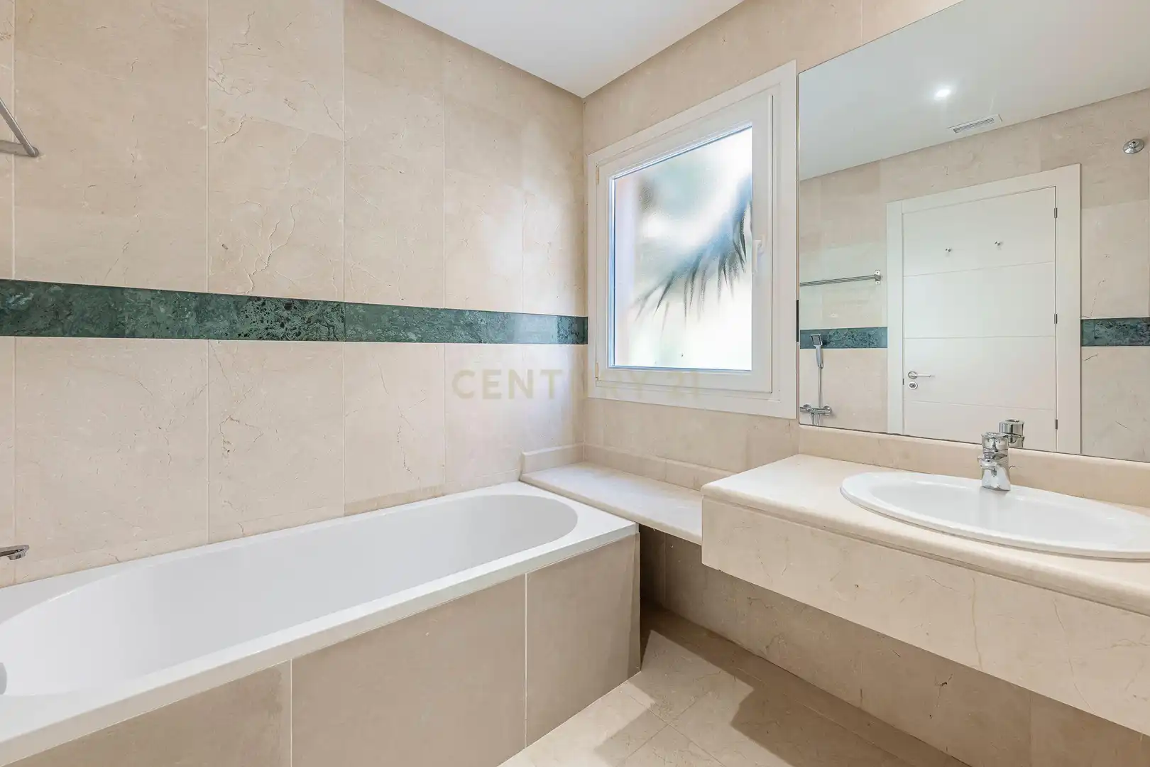 Bany de Apartament en venda en Marbella amb Aire condicionat, Traster i Forn