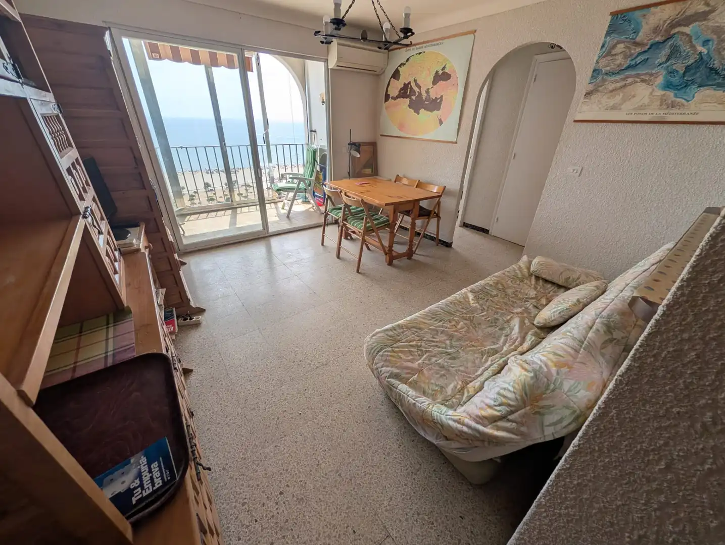 Sala d'estar de Apartament en venda en Empuriabrava amb Aire condicionat, Moblat i Forn