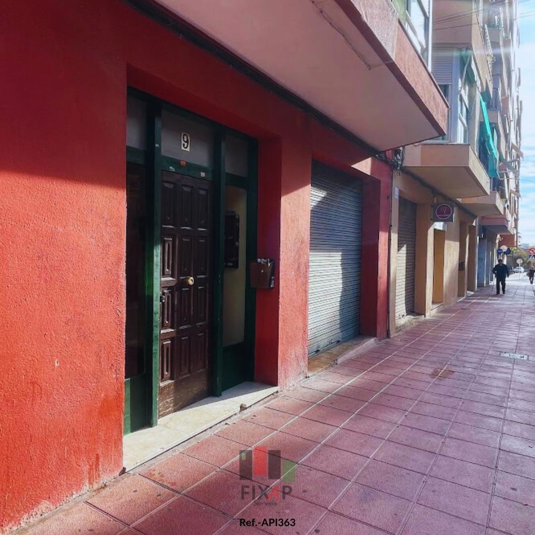 Vista exterior de Garatge en venda en Constantí amb Alarma