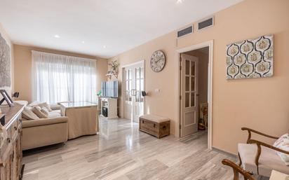 Living room of Flat for sale in  Granada Capital  with Air Conditioner