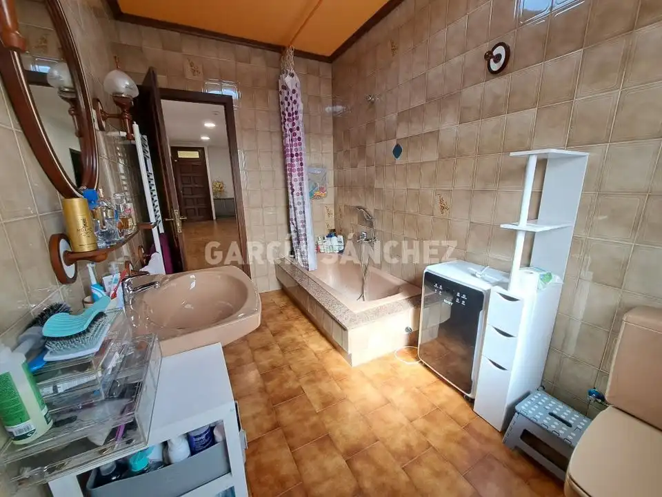 Bathroom of Houses for sale in Boiro  with Private garden, Terrace and Furnished