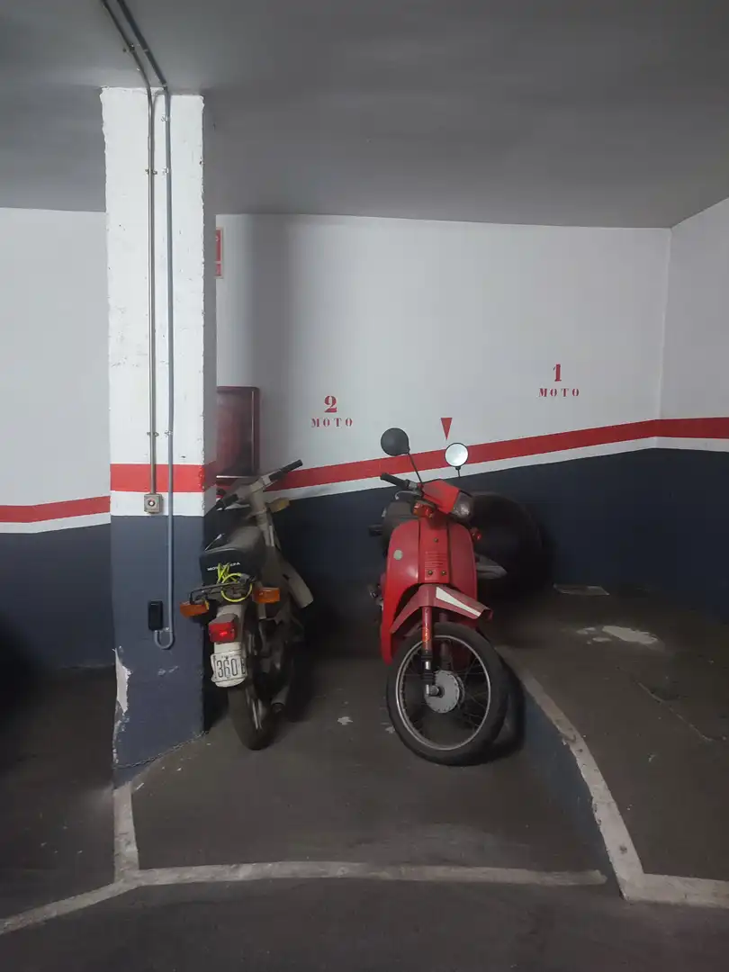 Motorbike for sale in Carrer del Pintor Gimeno 7, imagen 4