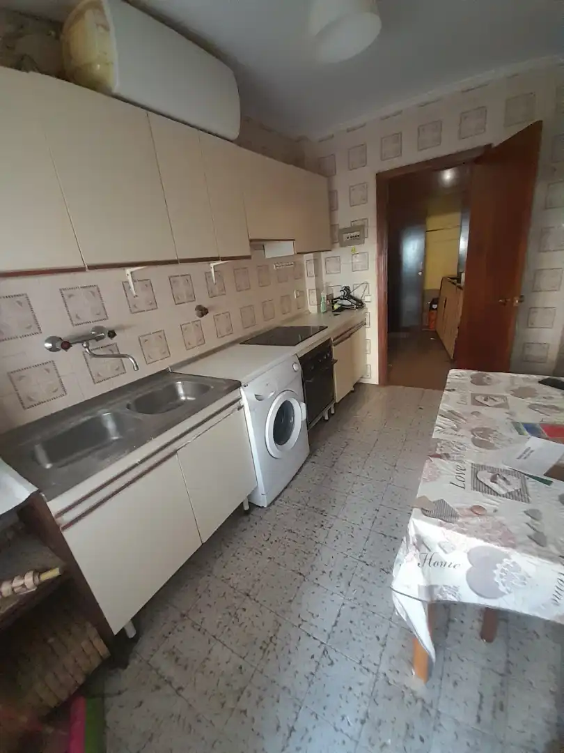 Küche von Wohnung zum Verkauf in Sopela mit Balkon