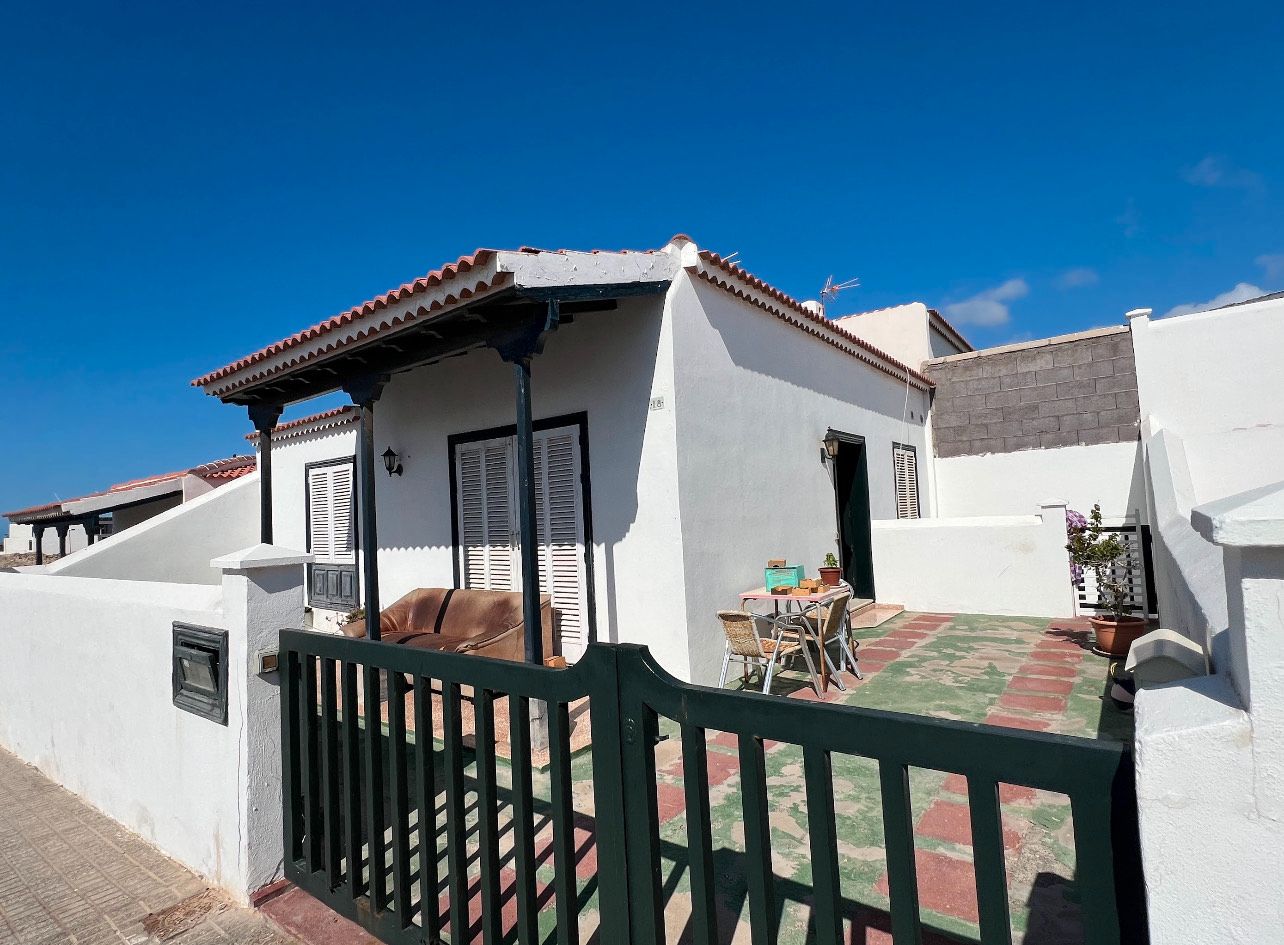 Exterior view of House or chalet for sale in Arico  with Private garden, Terrace and Storage room
