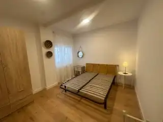 Dormitori de Apartament de lloguer en León Capital  amb Calefacció, Moblat i Rentadora