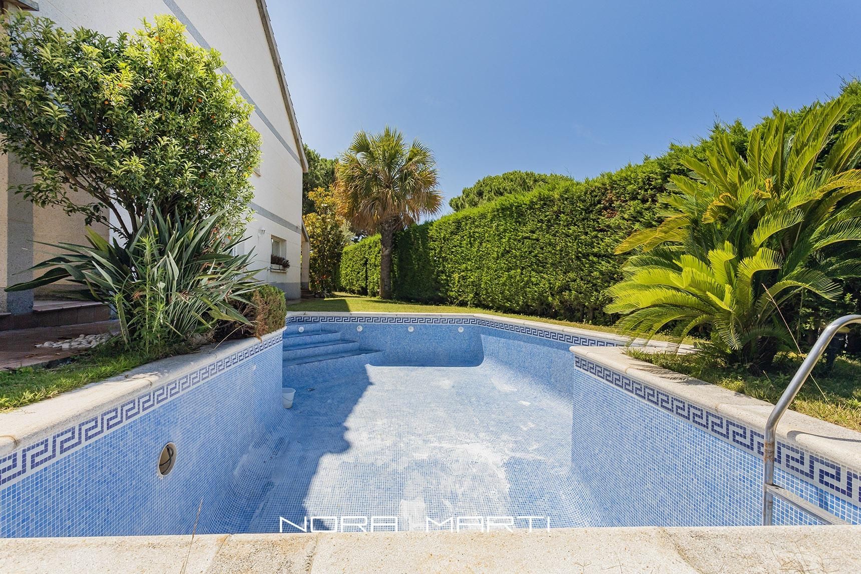 Swimming pool of Single-family semi-detached for sale in Sant Andreu de Llavaneres  with Heating, Private garden and Terrace