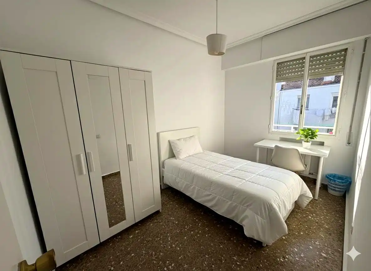 Habitación de Piso de alquiler en  Logroño con Calefacción, Terraza y Amueblado