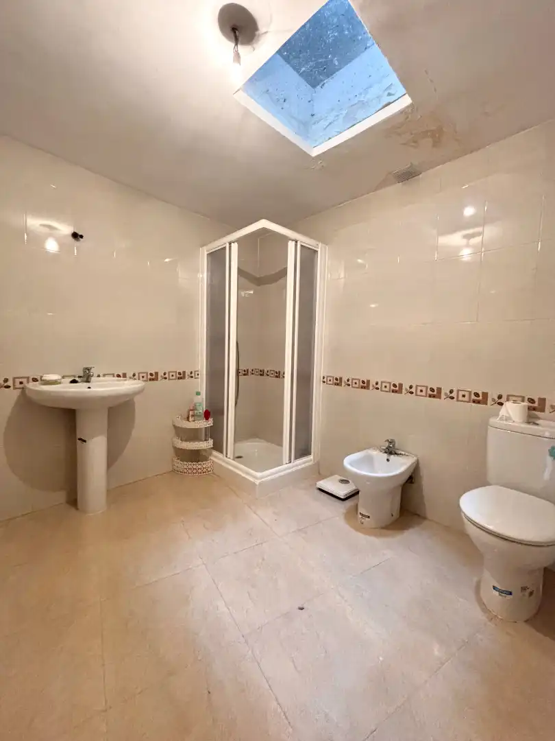 Baño de Casa o chalet en venta en Riolobos con Horno, Lavadora y Microondas