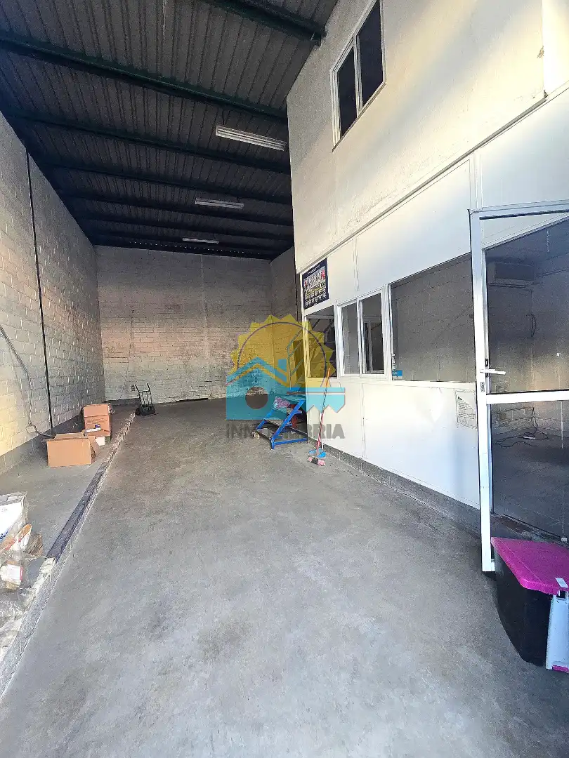 Industrial building for sale in Nuevo Parque - Los Rosales - Tráfico Pesado, imagen 3