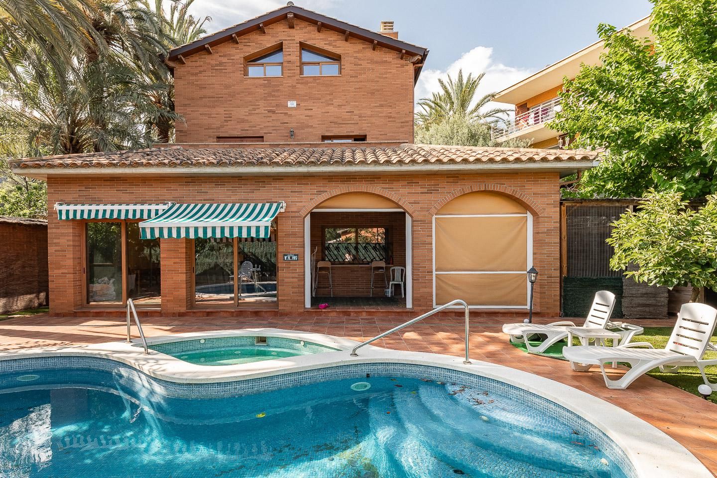 Swimming pool of House or chalet for sale in Castelldefels  with Air Conditioner, Heating and Private garden