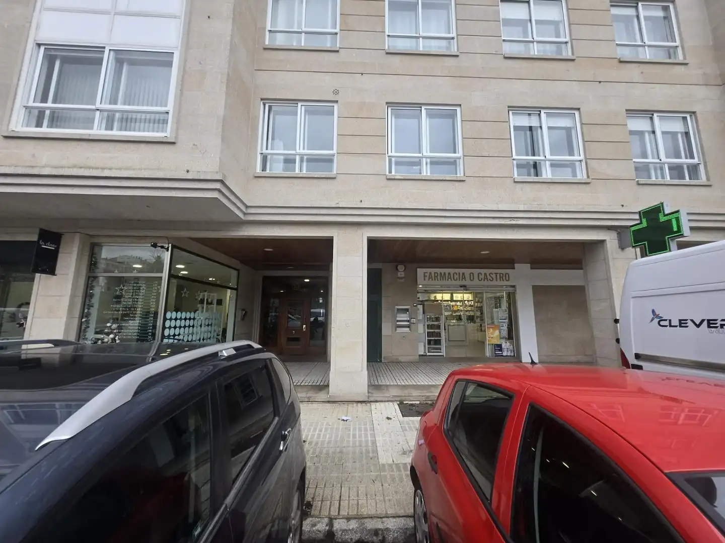 Vista exterior de Piso en venta en Vigo  con Calefacción