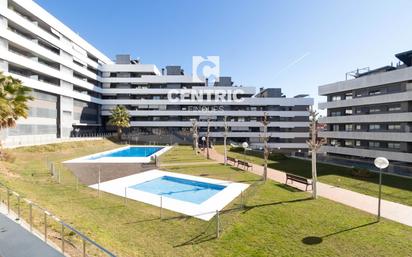 Exterior view of Attic for sale in Terrassa  with Air Conditioner, Terrace and Swimming Pool