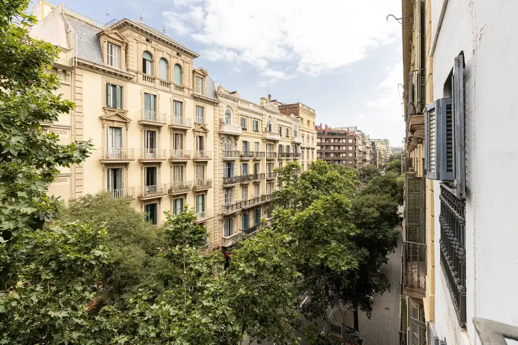 Vista exterior de Apartamento en venta en Barcelona con Calefacción, Parquet y Balcón