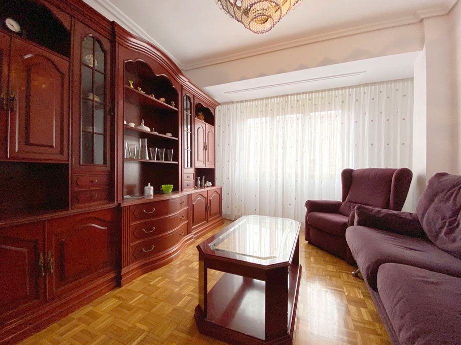 Sala d'estar de Pis en venda en Vitoria - Gasteiz amb Calefacció, Parquet i Terrassa