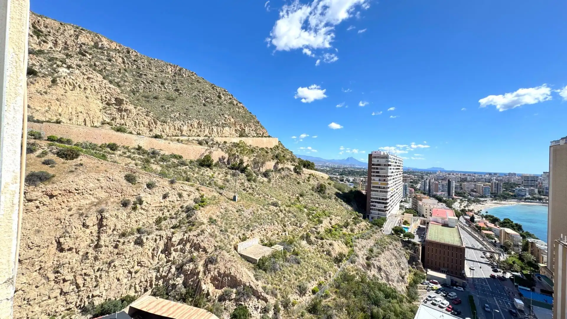 Vista exterior de Pis en venda en Alicante / Alacant amb Calefacció, Moblat i Jacuzzi