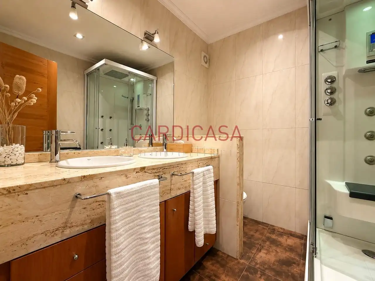 Bany de Àtic en venda en Vigo  amb Calefacció, Parquet i Terrassa