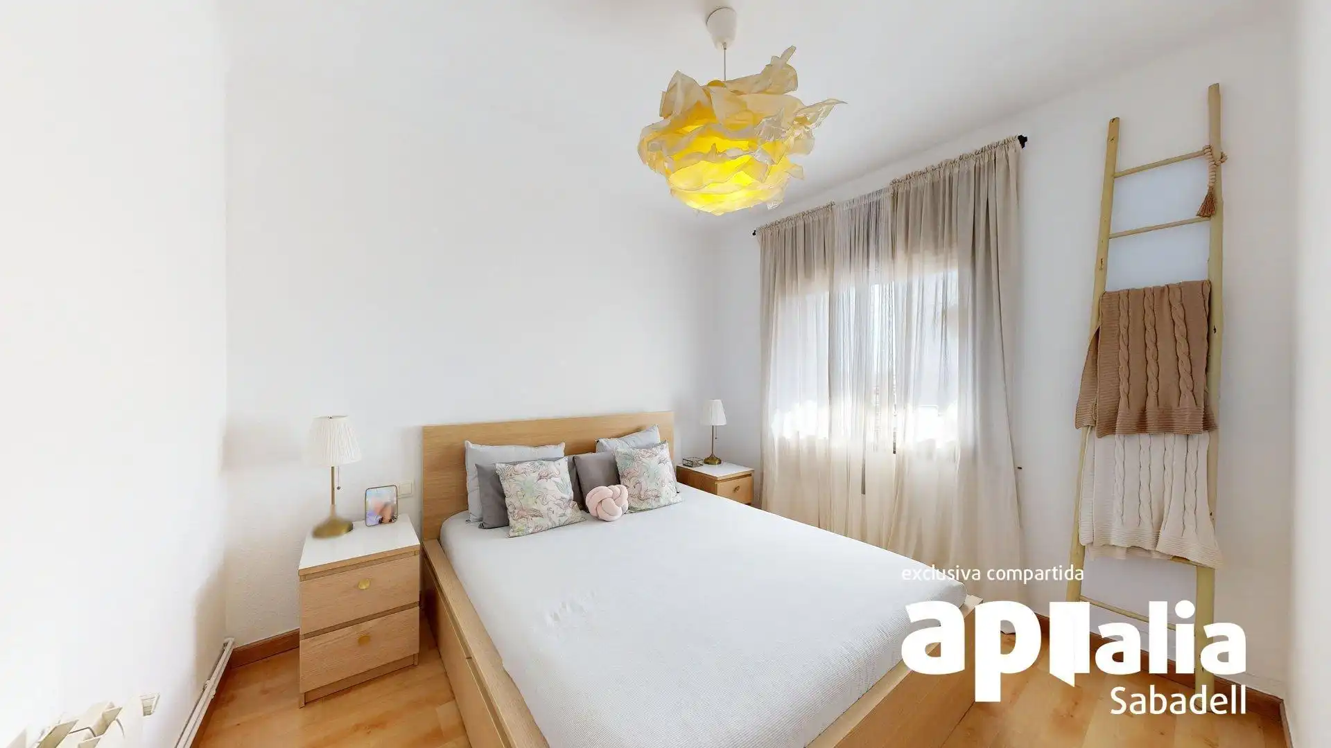 Habitación de Piso en venta en Sabadell con Aire acondicionado, Calefacción y Balcón