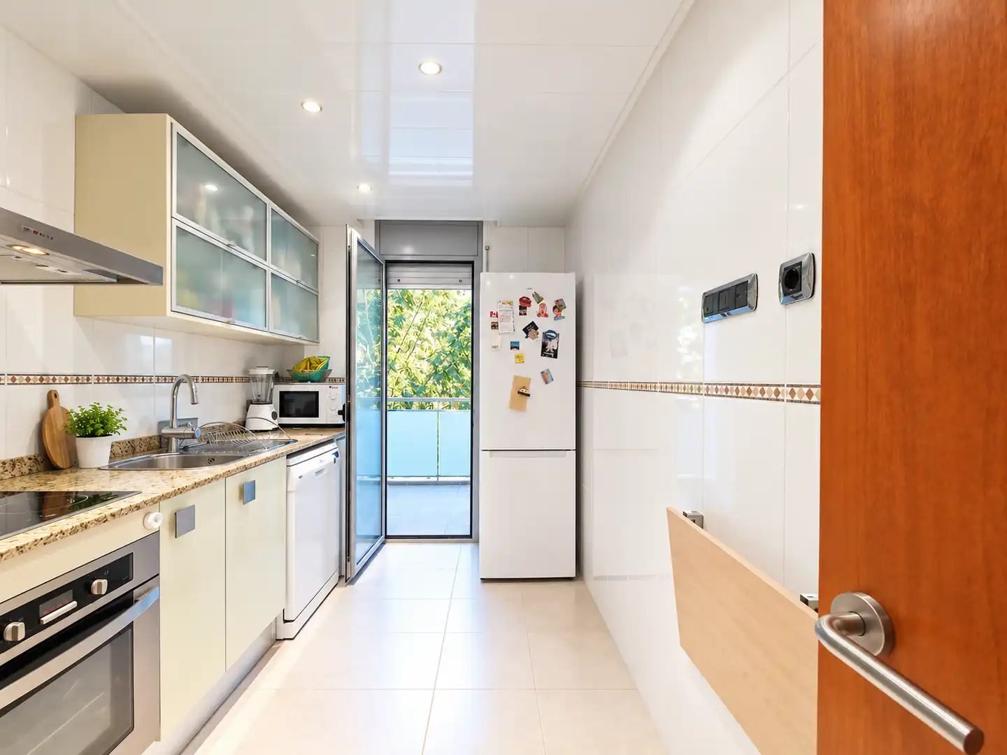 Cocina de Piso en venta en Roda de Berà con Calefacción y Jardín privado
