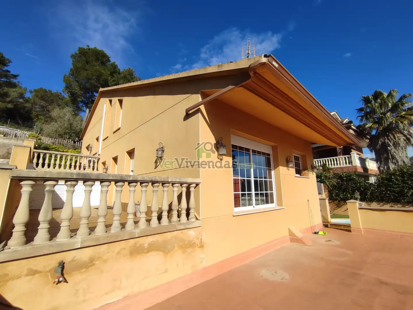 Vista exterior de Casa o xalet en venda en Begues amb Aire condicionat, Calefacció i Jardí privat
