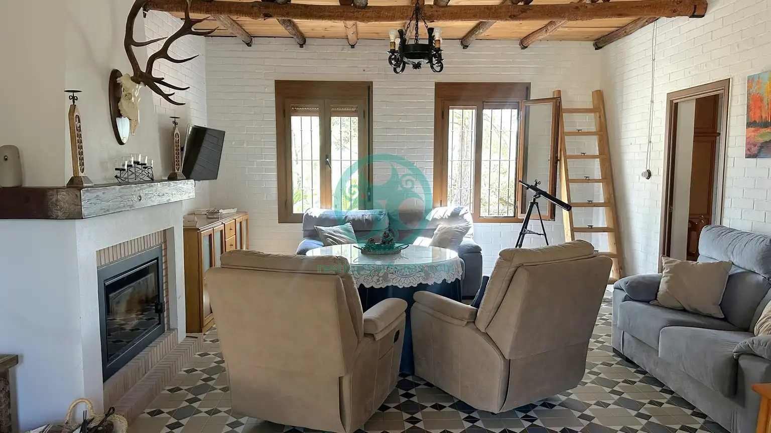 Wohnzimmer von Country house zur Miete in Cáceres mit Schwimmbad, Möbliert und Ofen