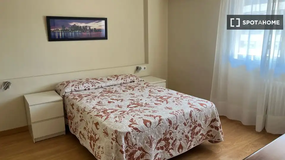 Bedroom of Flat for rent in Madrid  with Air Conditioner, Heating and Furnished