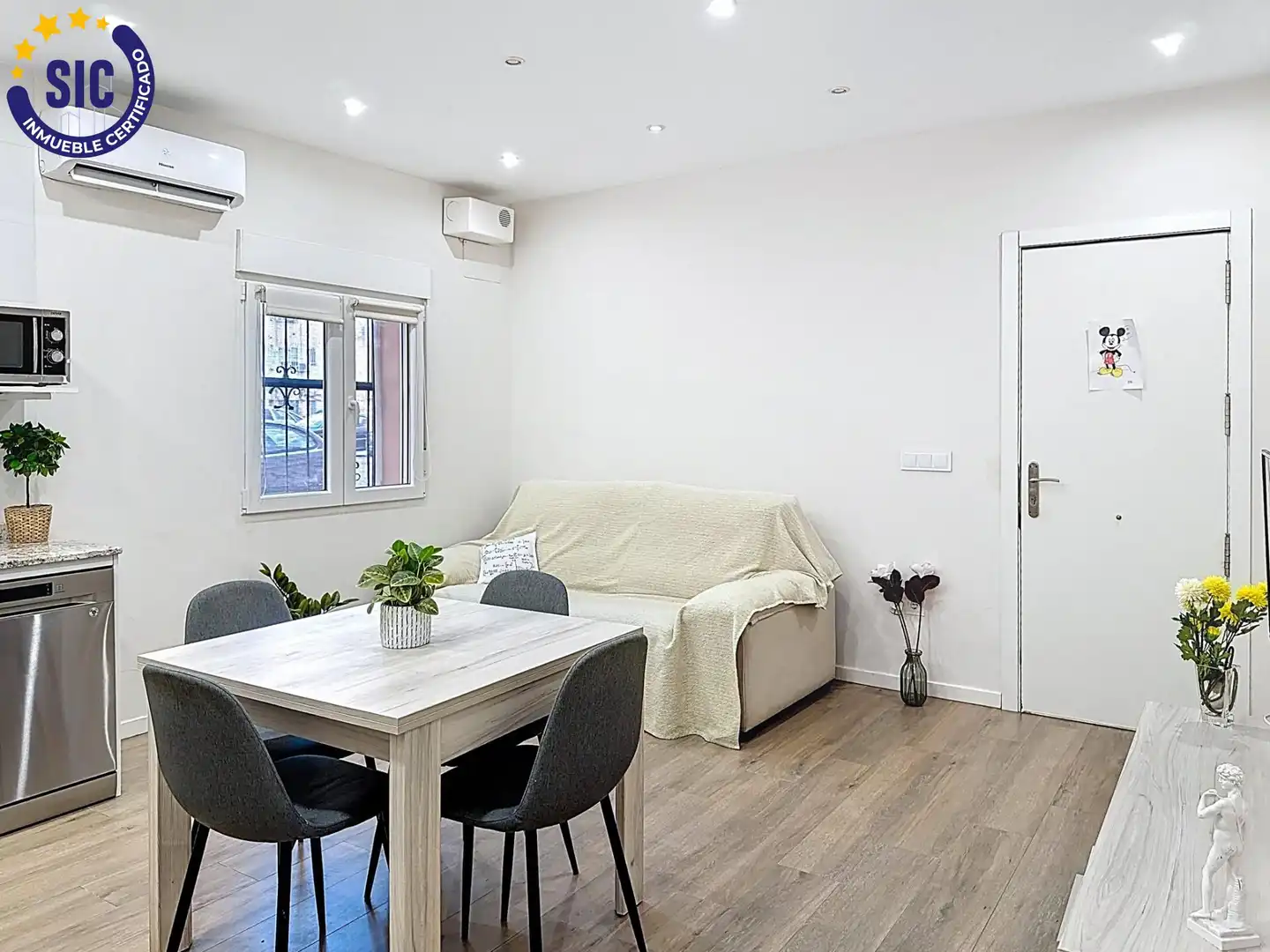 Living room of Flat for sale in Valencia  with Air Conditioner, Heating and Furnished