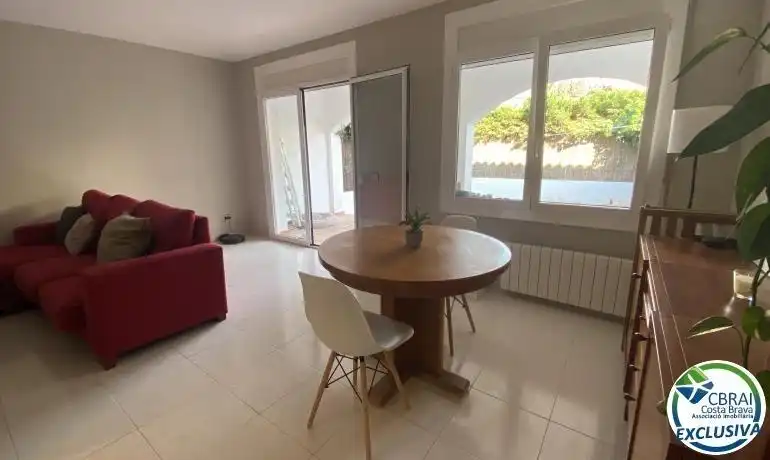 Sala d'estar de Casa o xalet en venda en Roses amb Calefacció, Jardí privat i Terrassa